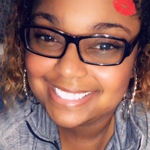 Meet your Posher, Elesia